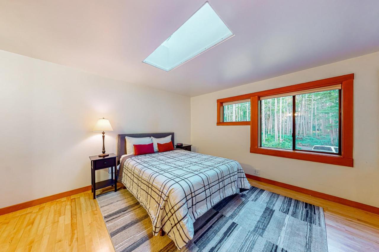 The Hideaway Villa Langley Exterior photo
